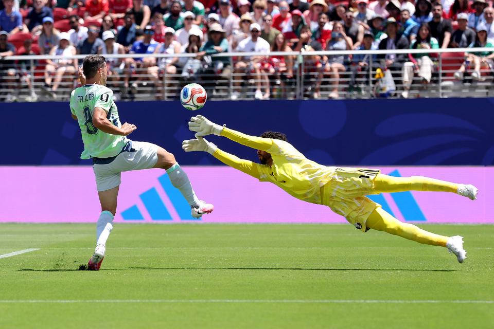克罗地亚媒体开炮：我们被抢劫！FIFA保送葡萄牙 C罗靠施舍获最佳'></a></li><li class='hiSlider-item td-dynamic-news-card'><a href=